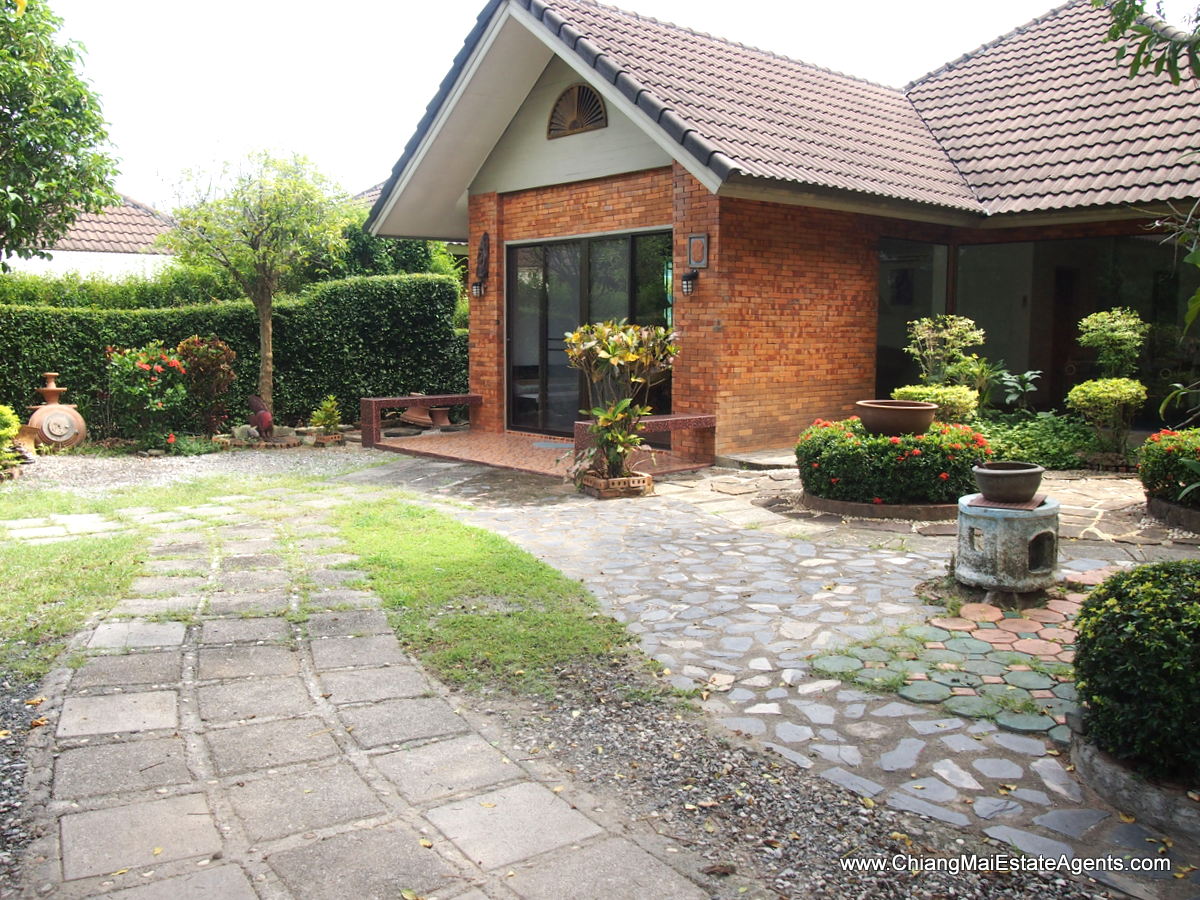 2 Bedroom Home with Separate Shop