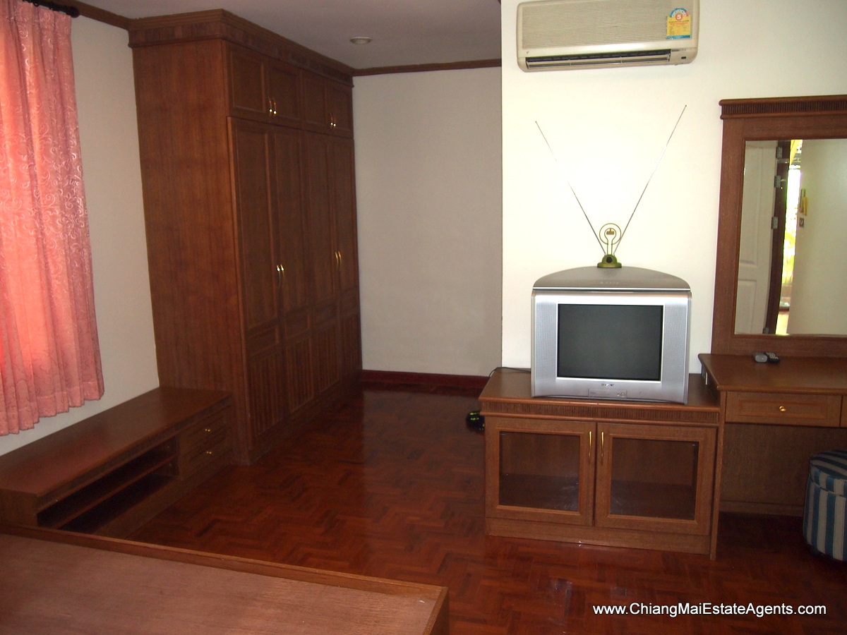 2 Bedroom Home with Separate Shop