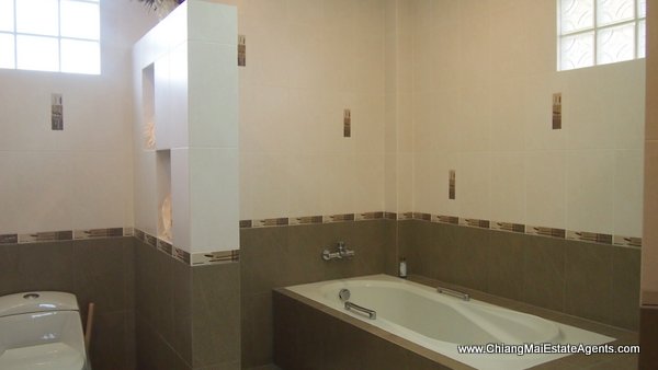 Luxury 5 Bedroom Home with Swimming Pool