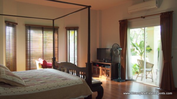 Luxury 5 Bedroom Home with Swimming Pool
