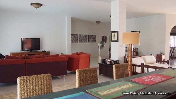 Luxury 5 Bedroom Home with Swimming Pool