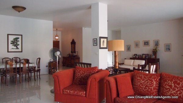 Luxury 5 Bedroom Home with Swimming Pool