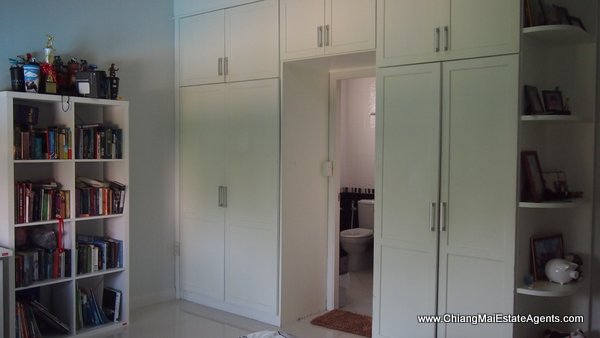 Luxury 5 Bedroom Home with Swimming Pool