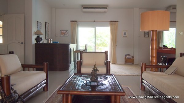 Luxury 5 Bedroom Home with Swimming Pool