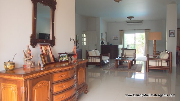 Luxury 5 Bedroom Home with Swimming Pool