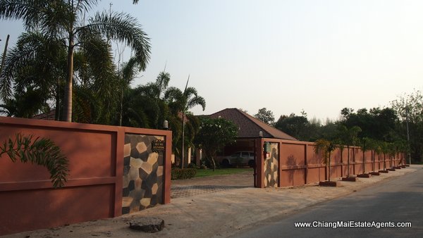 Luxury 5 Bedroom Home with Swimming Pool