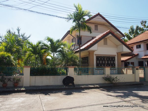 House with Private Pool in Sansai For Rent and Sale