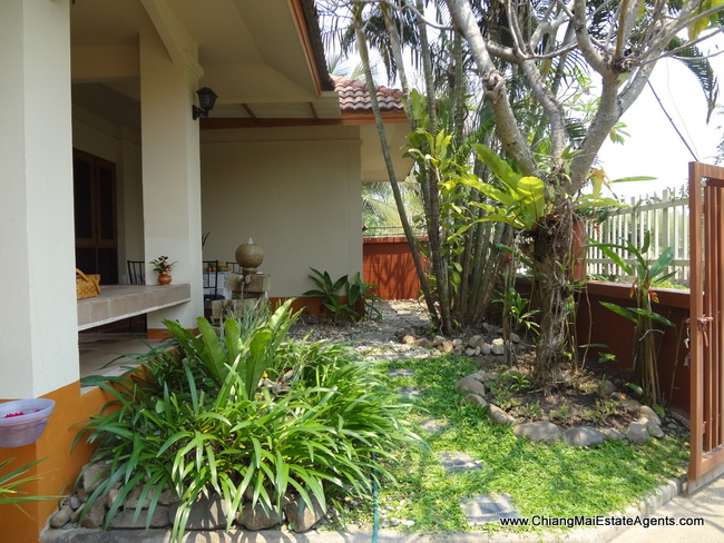 1 storey House For Sale