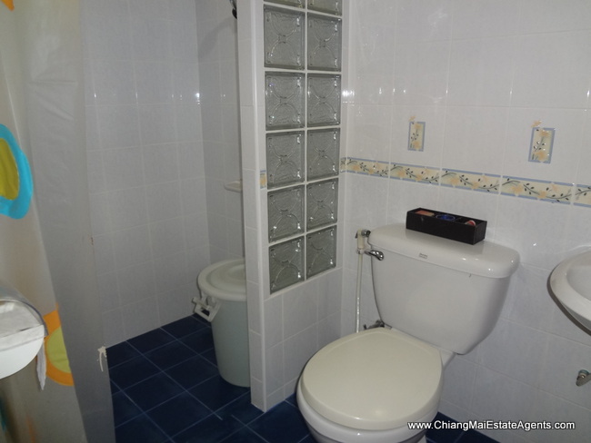1 storey House For Sale