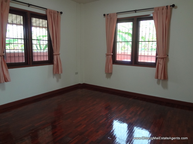 1 storey House For Sale