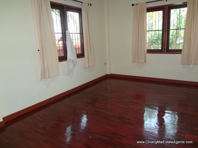 1 storey House For Sale