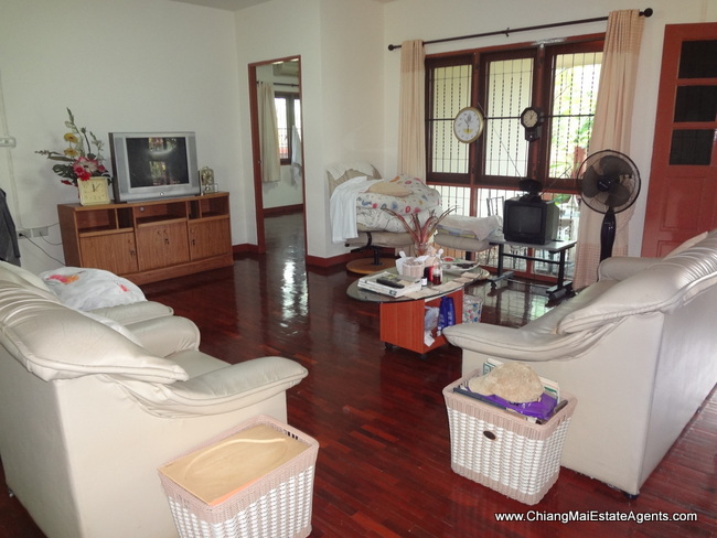 1 storey House For Sale