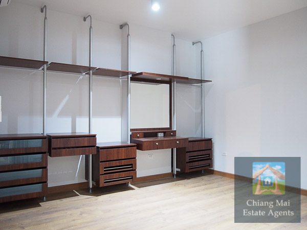 2 Bed Riverside Condominium for Rent