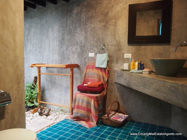Beautiful 4 Bedroom Home in Moo Baan Nai Fun