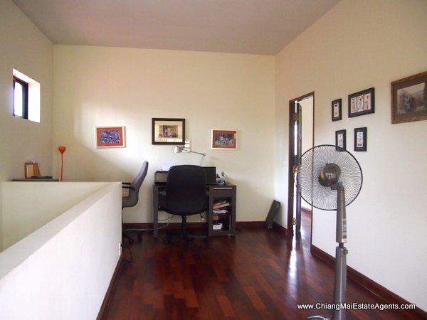 Beautiful 4 Bedroom Home in Moo Baan Nai Fun