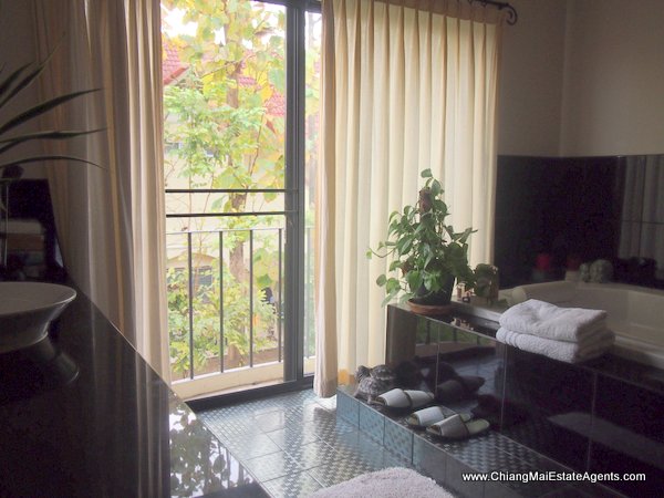 Beautiful 4 Bedroom Home in Moo Baan Nai Fun