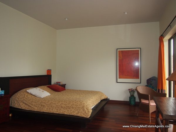 Beautiful 4 Bedroom Home in Moo Baan Nai Fun