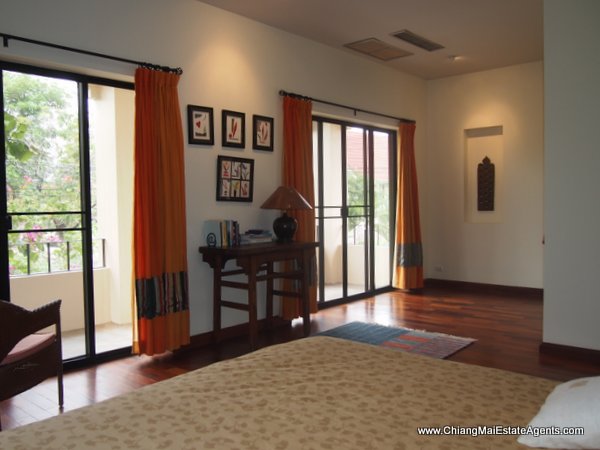 Beautiful 4 Bedroom Home in Moo Baan Nai Fun