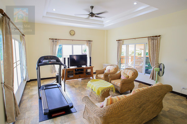 Spacious 4 Bed Bungalow with Private Pool
