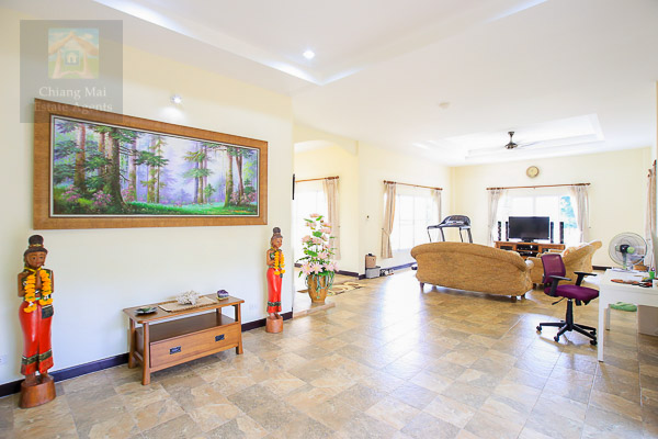Spacious 4 Bed Bungalow with Private Pool