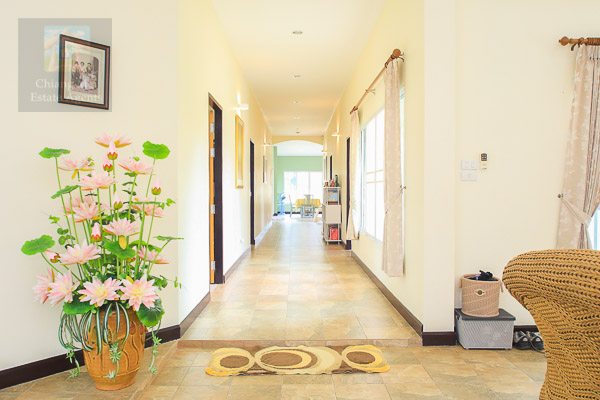 Spacious 4 Bed Bungalow with Private Pool