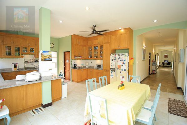 Spacious 4 Bed Bungalow with Private Pool