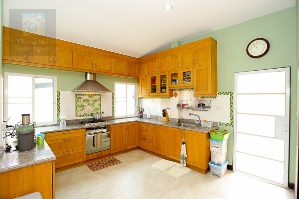Spacious 4 Bed Bungalow with Private Pool