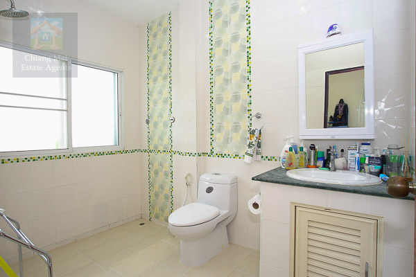 Spacious 4 Bed Bungalow with Private Pool