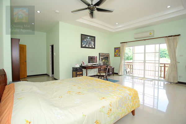 Spacious 4 Bed Bungalow with Private Pool