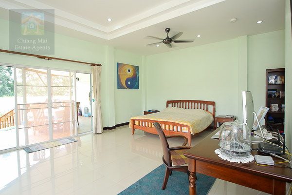 Spacious 4 Bed Bungalow with Private Pool