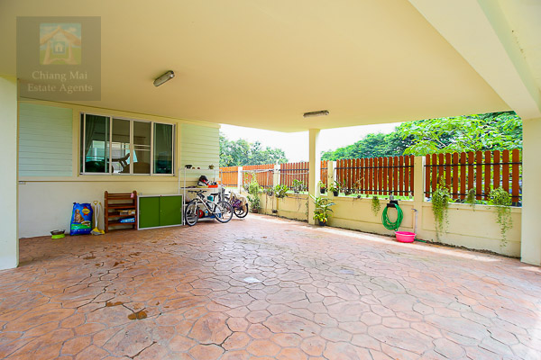 Spacious 4 Bed Bungalow with Private Pool