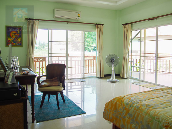 Spacious 4 Bed Bungalow with Private Pool