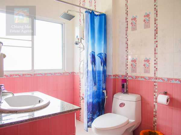 Spacious 4 Bed Bungalow with Private Pool