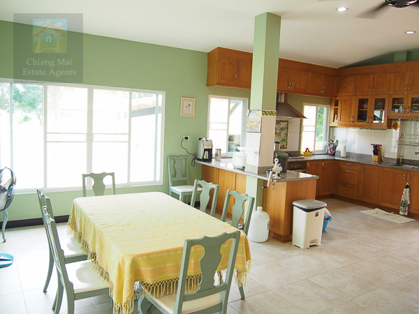 Spacious 4 Bed Bungalow with Private Pool