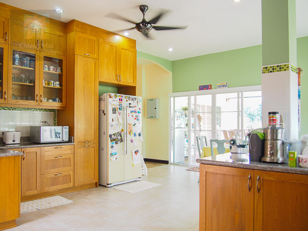Spacious 4 Bed Bungalow with Private Pool