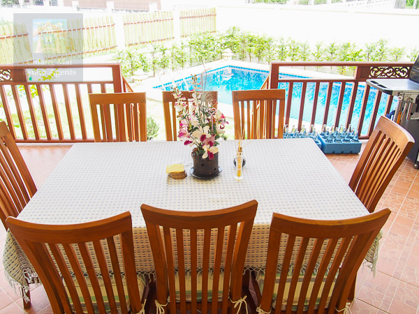 Spacious 4 Bed Bungalow with Private Pool