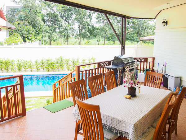 Spacious 4 Bed Bungalow with Private Pool