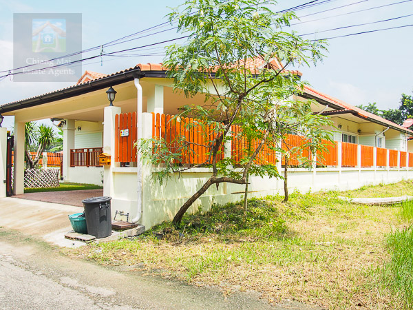 Spacious 4 Bed Bungalow with Private Pool