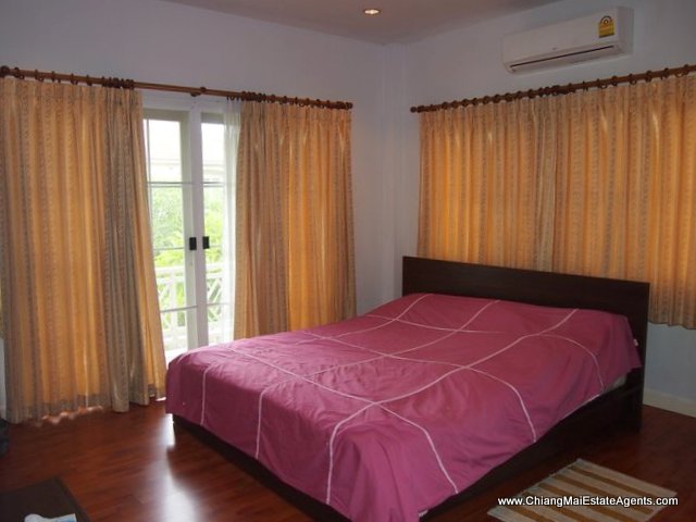 Fantastic 3 Bedroom House in Home In Park