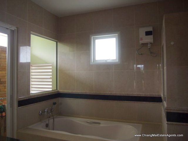 Fantastic 3 Bedroom House in Home In Park