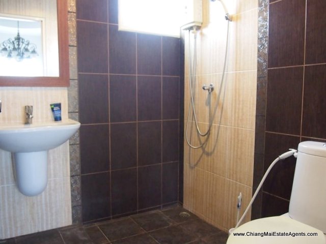 Fantastic 3 Bedroom House in Home In Park