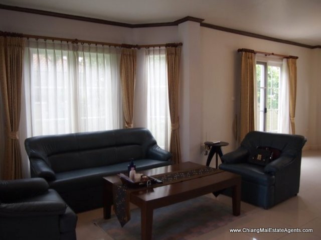 Fantastic 3 Bedroom House in Home In Park