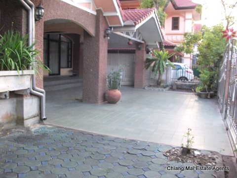 Luxurious 3 Bedroom House For Rent