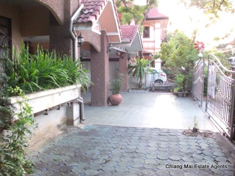 Luxurious 3 Bedroom House For Rent