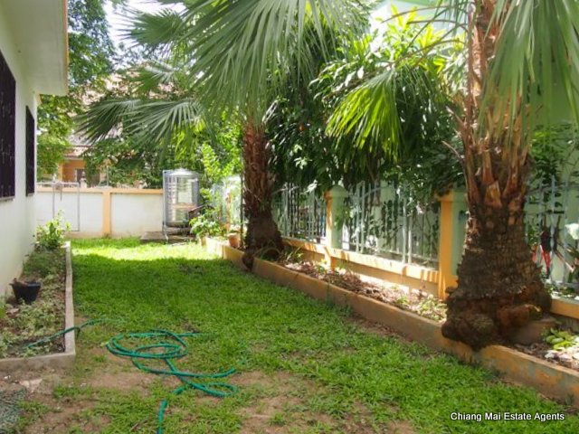 2 Story House For Rent in Mae Hia