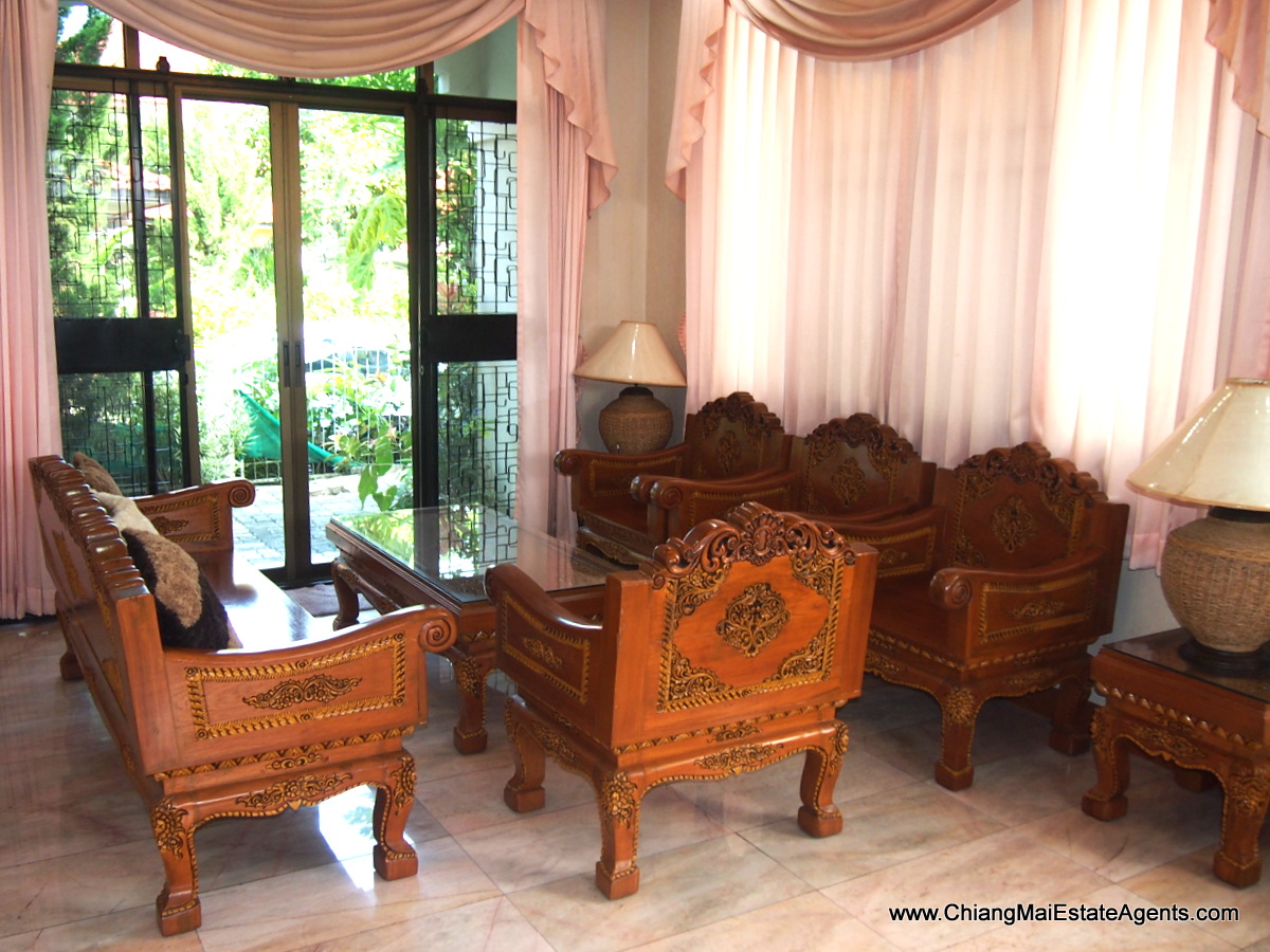 Beautiful Home with In-Built Furniture