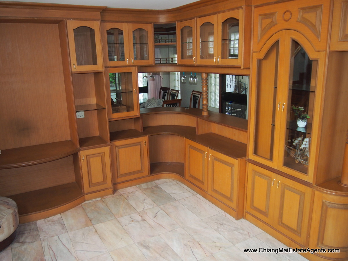 Beautiful Home with In-Built Furniture