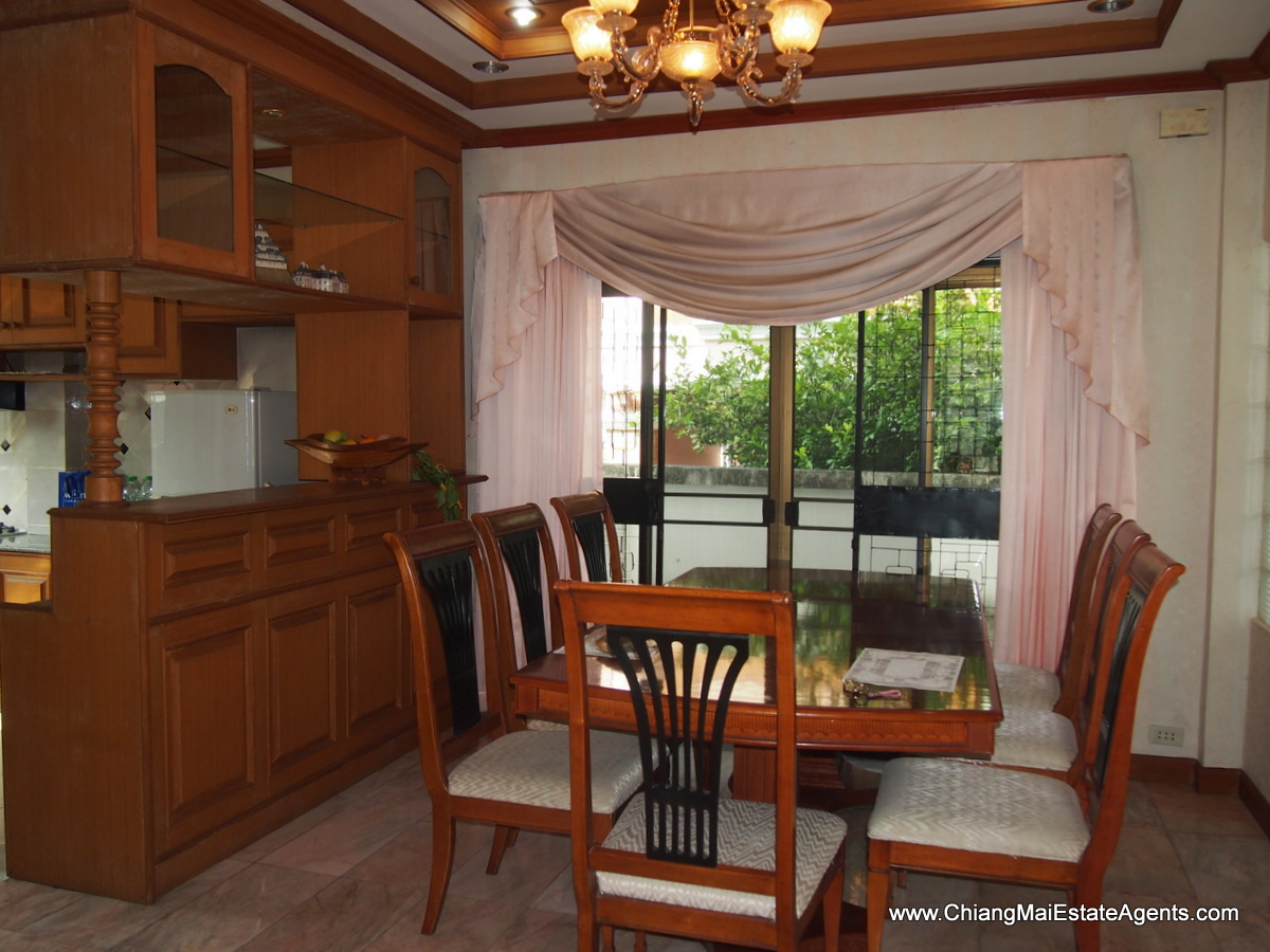 Beautiful Home with In-Built Furniture