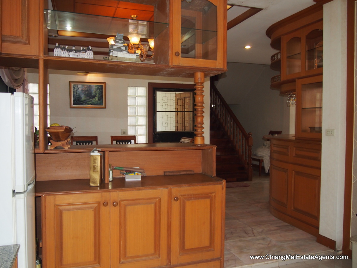 Beautiful Home with In-Built Furniture