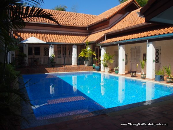Beautiful Home with Pool For Rent